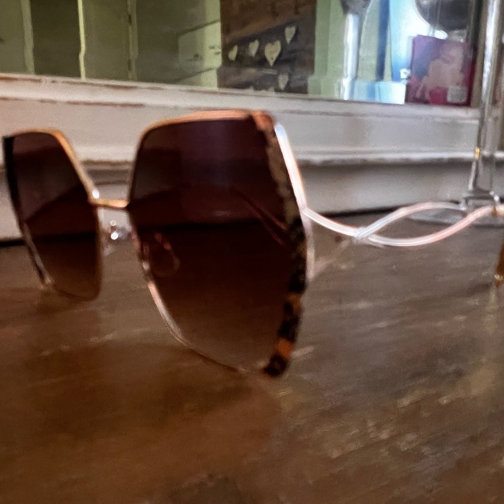 Chic Gold and Brown Sunglasses - Picture 2 of 7